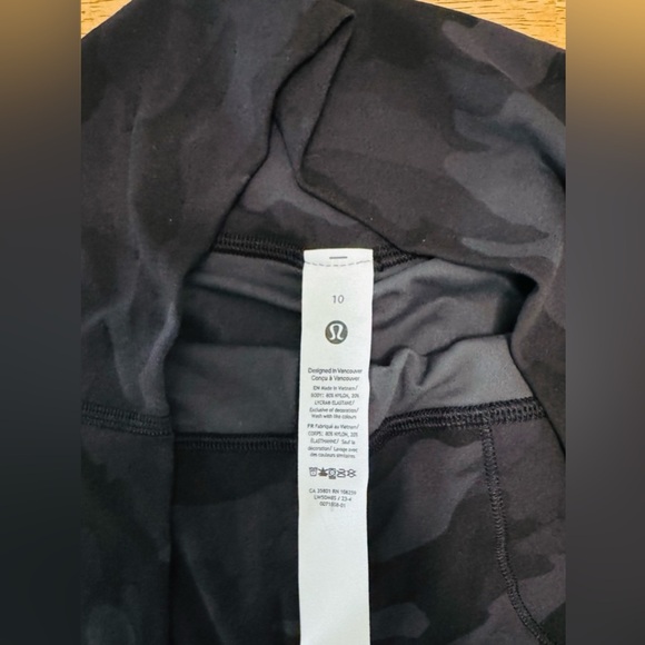 NWT! Lululemon Athletica Black Camouflage Leggings - Picture 4 of 5